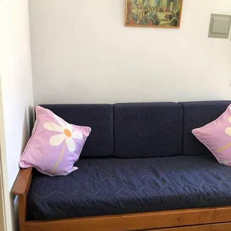 Olinda's One Bedroom In Center *