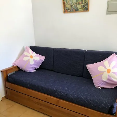 Olinda's One Bedroom In Center *