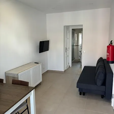Olinda's One Bedroom In Center Lagos
