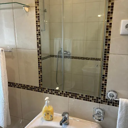 Olinda's One Bedroom In Center *